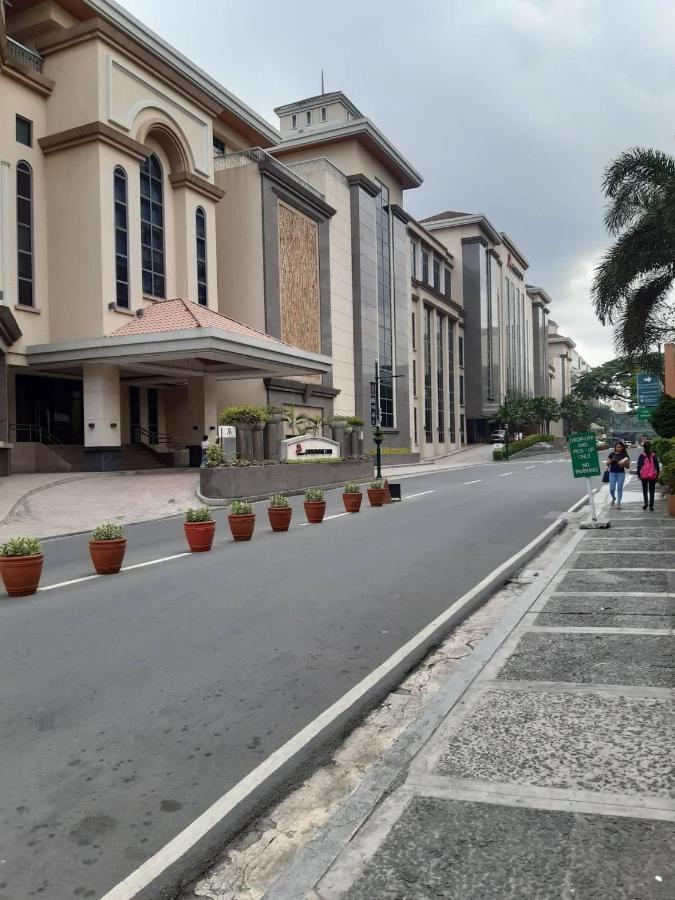 Sarasota Residential Resort: Convenient Naia T3 & World Manila Location Aparthotel 2*